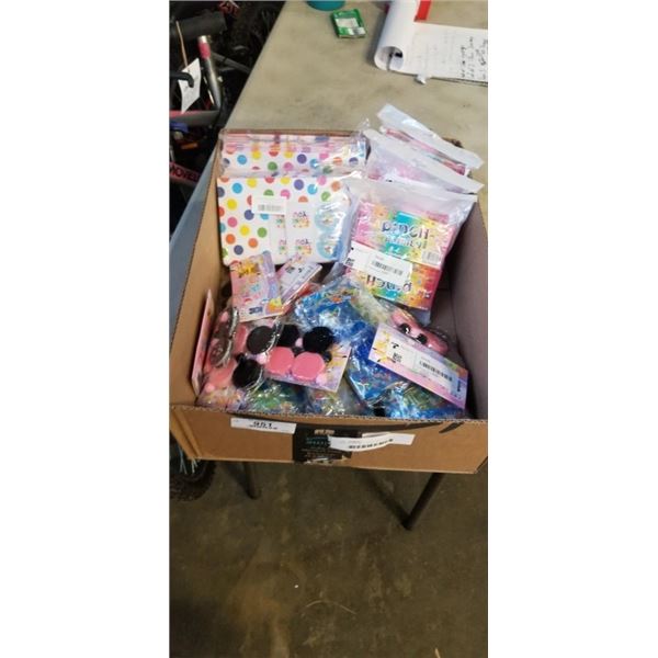 NEW KIDS PARTY GOOD BAG ITEMS INLCUDING 60 NEW GIFT BAGS AND ASSORTED PARTY FAVORS / TOYS