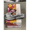 Image 9 : 8 NEW PAIRS ASSORTED SIZE LADIES SHOES