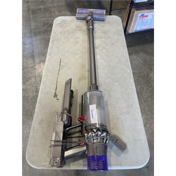 DYSON V10 ANIMAL PLUS CORDLESS STICK VACUUM WORKING