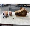 Image 5 : WOOD CABIN CLOCK AND 2 SALT LAMPS