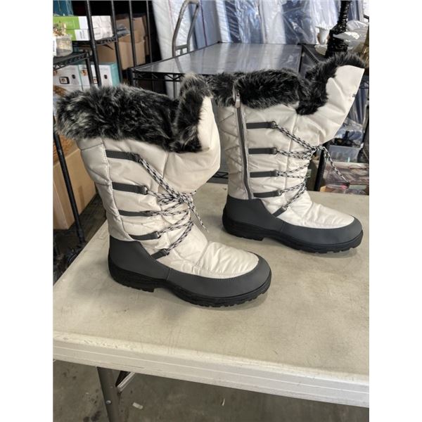 PAIR OF NEW MENS BOOTS SIZE 11