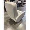 Image 5 : LEATHER POWER RECLINING CHAIR WITH NEW POWER SUPPLY