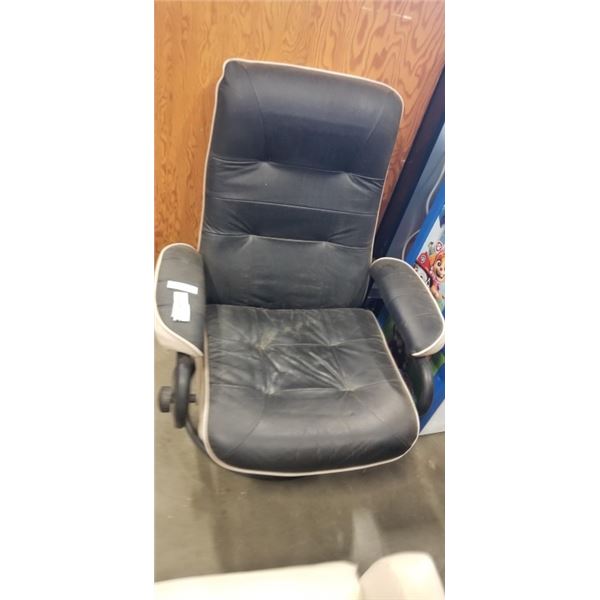 BLACK LEATHER SWIVEL CHAIR