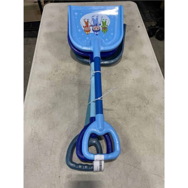 3 NEW PLASTIC SHOVELS