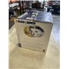 Image 2 : NEW OLD STOCK BLACK AND DECKER STEAMER