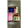 Image 3 : 2 BOXES OF ASSORTED HOUSEHOLD AND KITCHEN ITEMS
