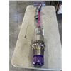 Image 1 : DYSON V11 TORQUE DRIVE CORDLESS VACUUM WORKING