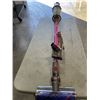 Image 2 : DYSON V11 TORQUE DRIVE CORDLESS VACUUM WORKING
