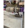 Image 3 : DYSON V11 TORQUE DRIVE CORDLESS VACUUM WORKING