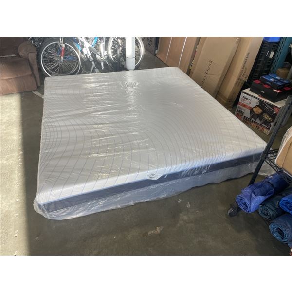 AS NEW KING SIZE OCTAVE MIRAGE MATTRESS