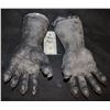 Image 2 : HALLOWEEN HORROR NIGHTS WEREWOLF VINTAGE CLAWS MASTERS UNIVERSAL STUDIOS