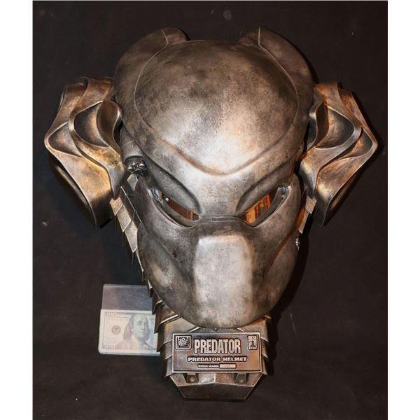 PREDATOR BIO HELMET ON DISPLAY #203 20th CENTURY FOX FIRST VERSION LIGHTS UP