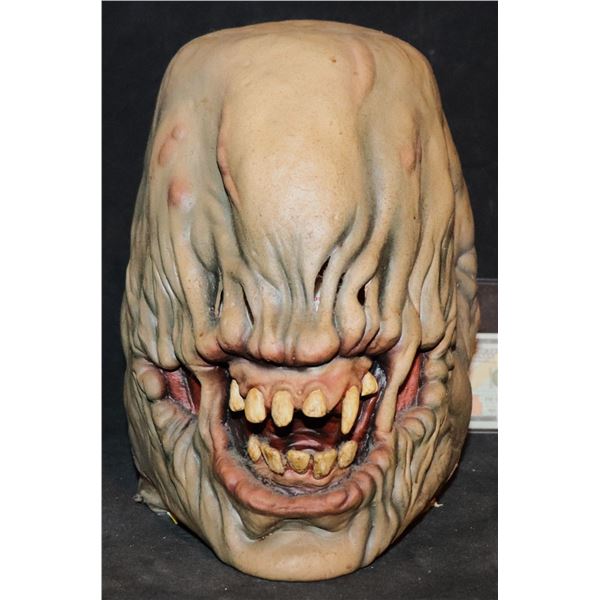 UNKNOWN VINTAGE ALIEN CREATURE LATEX MASK
