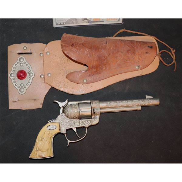COWBOYS & INDIANS WILD BILL HICKOK 44 CAP GUN WITH HOLSTER VINTAGE 50's TOY