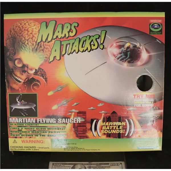 MARS ATTACKS MARTIAN FLYING SAUCER 1996 MINT IN THE BOX