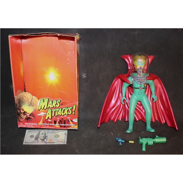 MARS ATTACKS MARTIAN SUPREME AMBASSADOR 1996 MINT IN THE BOX