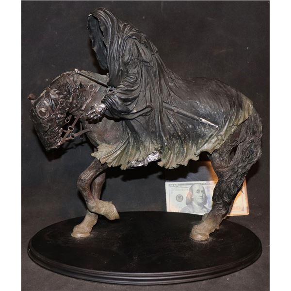LORD OF THE RINGS 2002 RINGWRAITH AND STEED 2137