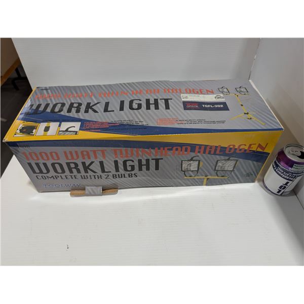 LAMPE DE TRAVAIL HALOGENE SUR TRÉPIED 1000w TOOLWAY#140511