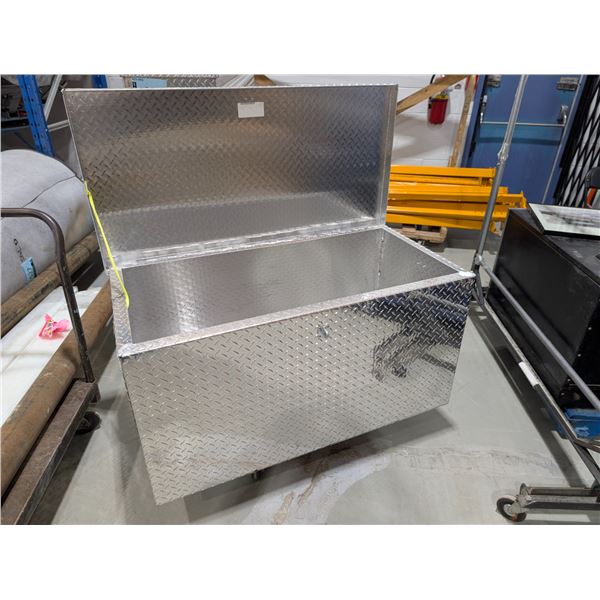 COFFRE DE CAMION EN ALUMINIUM 48"X25"X24"" val:$1700