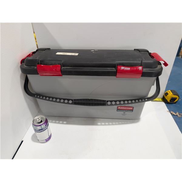 COFFRE À OUTILS 24"x9"x13" RUBBERMAID