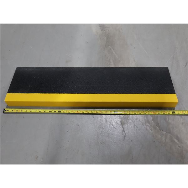 RAMPE ANTIDÉRAPANTE 36"x10"x2"