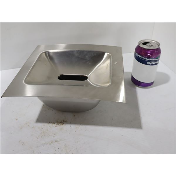 CENDRIER EN INOX 9"x9-1/2"