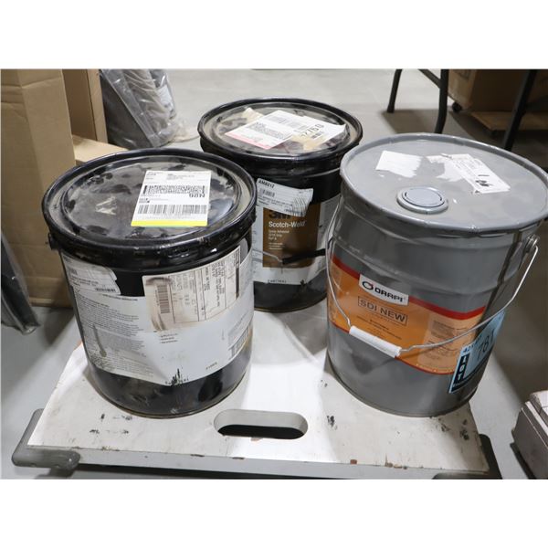 LOT DE 3 LIQUIDES ASSORTIS (ADHÉSIF ÉPOXY ET DÉGRAISSANT)