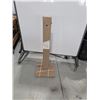Image 2 : POTEAU DE BARRIÈRE AVEC BASE 38"h.