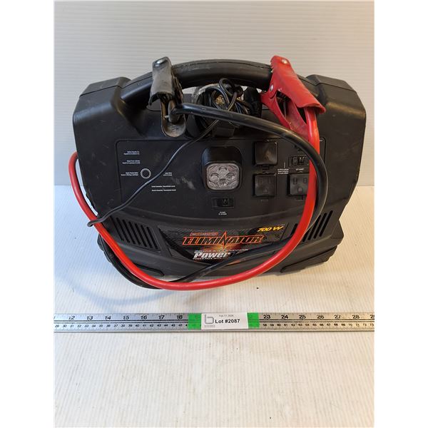 Motomaster Power Pack - Booster 700W - Powers On - As Is - PICK UP