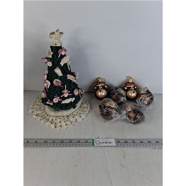 (6) A&W Bear Christmas Tress Ornaments & Crocket Christmas Tree