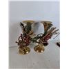 Image 2 : Metal Tuba Christmas Decor, Red Plastic Reusable Bowls, Gift Bag