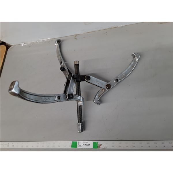 Three Jaw Gear Puller - PICK UP ONLY