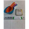 Image 1 : (14) Pokemon Cards and Set of Measuring Cups