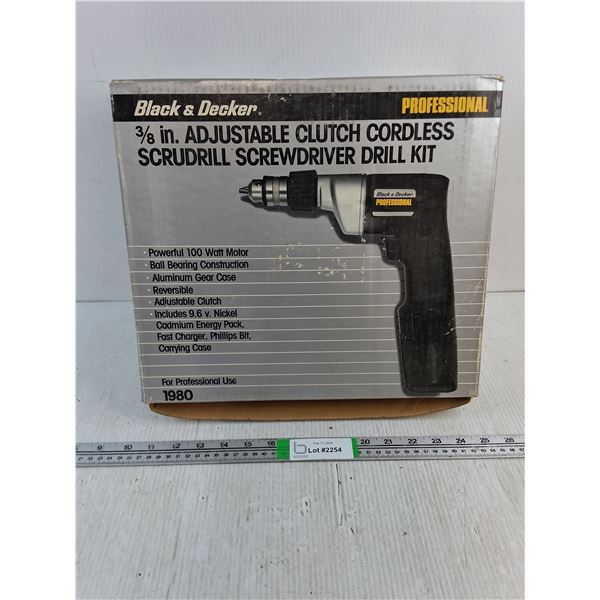Black and Decker 3/8" Adjustable Clutch Cordless Scrudrill Screwdriver Drill Kit-appears unused-open