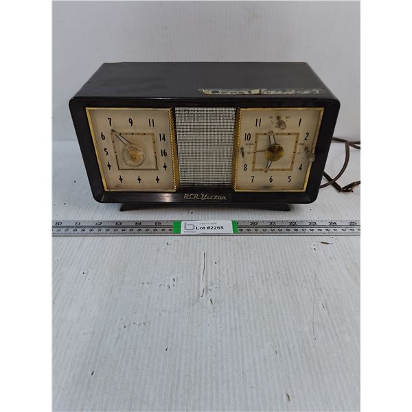 Vintage RCA Victor Radio-as is