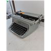 Image 2 : Vintage Underwood Master Five Manual Typewriter-AS IS - PICK UP ONLY