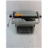 Image 4 : Vintage Underwood Master Five Manual Typewriter-AS IS - PICK UP ONLY