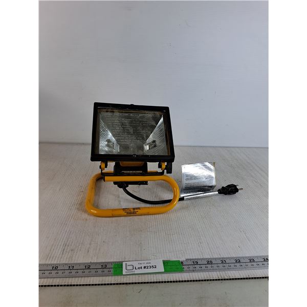 Portable Halogen Work Light (Needs bulb)