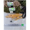 Image 5 : Assorted Spindle Yarns Tubular Tufts & Crochet Sticks
