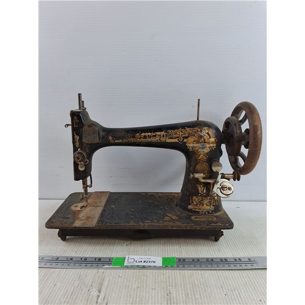 Antique Singer Sewing Machine - As Is , PICK UP ONLY