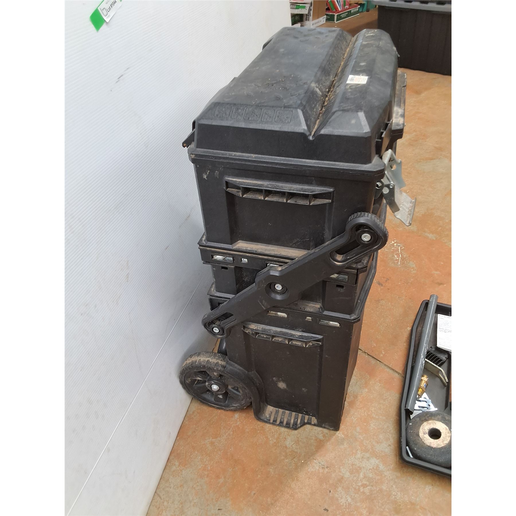 *DeWalt Rolling Toolbox w/Plastic Caddy 28