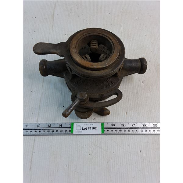 Vintage Oster Mfg. Co. Adjustable Pipe Threader