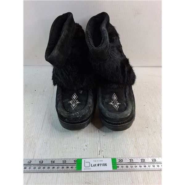 Pair of Manitobah Mukluks(Black)-Size 9 Ladies-7 Men