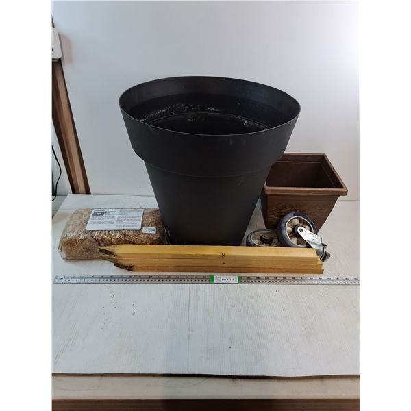 Large Planter 18"x18",Small Planter,(2) Swivel Caster Wheels,Bag of Moss - PICK UP
