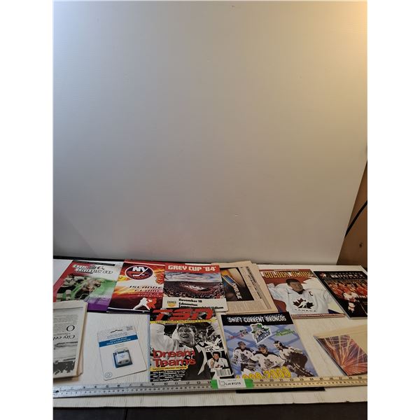 Various Hockey Magazines & Newspapers, Adapter Plug