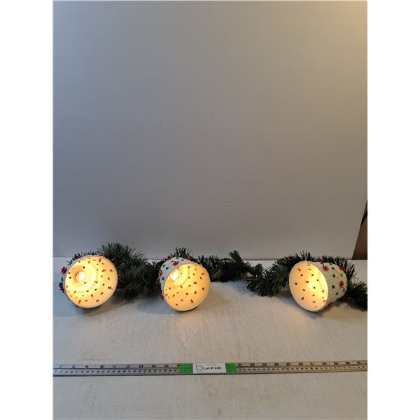 Lighted Christmas Decor ( powes on,as is)