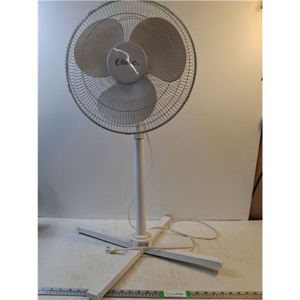 *36" White Classic Fan (powers on, cannot ship, as is)