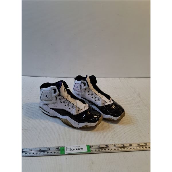 Nike Air Jordans 11" (no shoelaces)