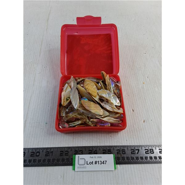 Mini Spider-Man Tote Full of Leaf-Shaped Crafting Seashells