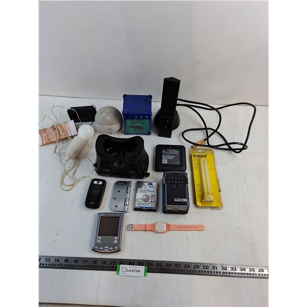 Assorted Electronics, Hinge - All As is